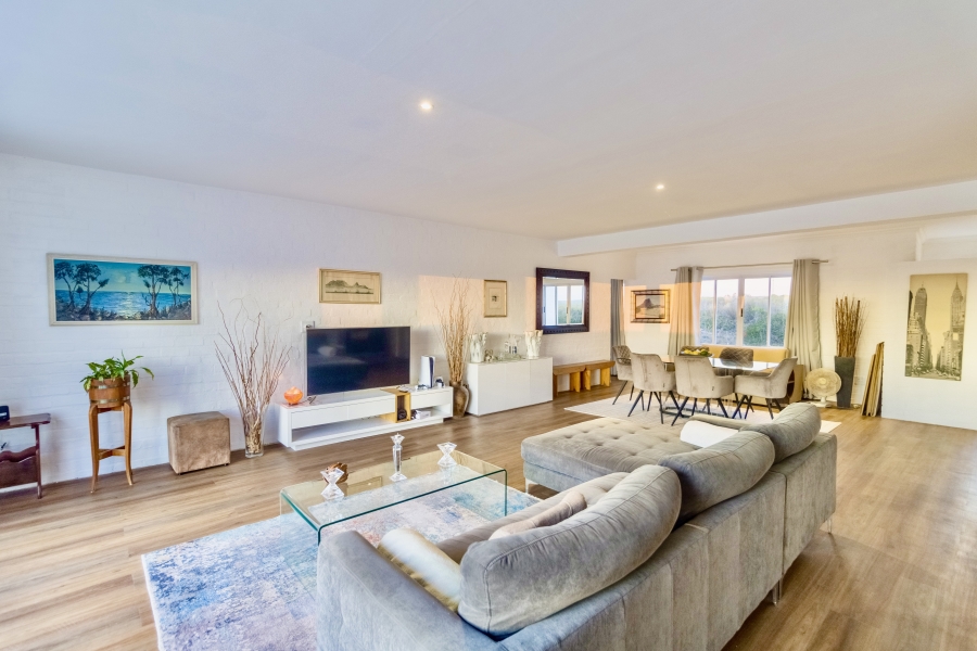 5 Bedroom Property for Sale in Grotto Bay Western Cape